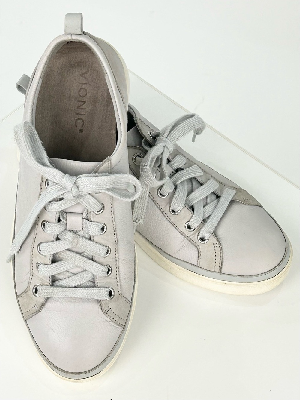 Vionic Minny Light Gray Leather Sneakers 8.5 Wide Comfort Athleisure